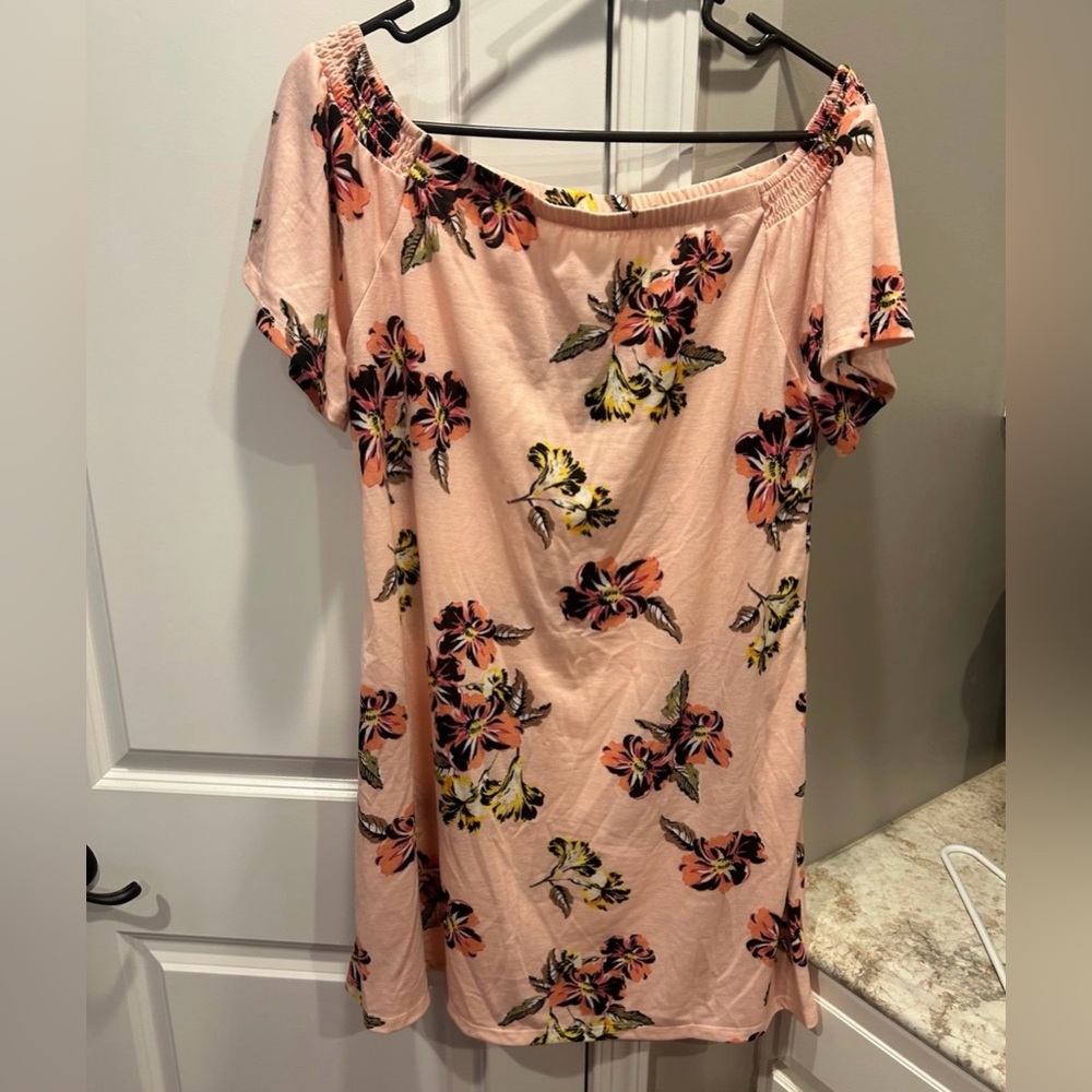 West loop off the shoulder dress Floral Medium NWT